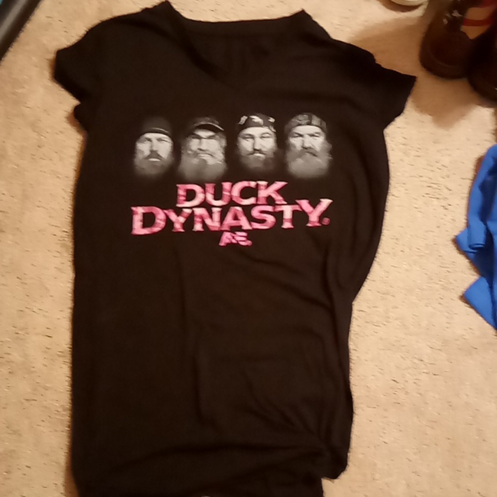 Women's black duck dynasty shirt